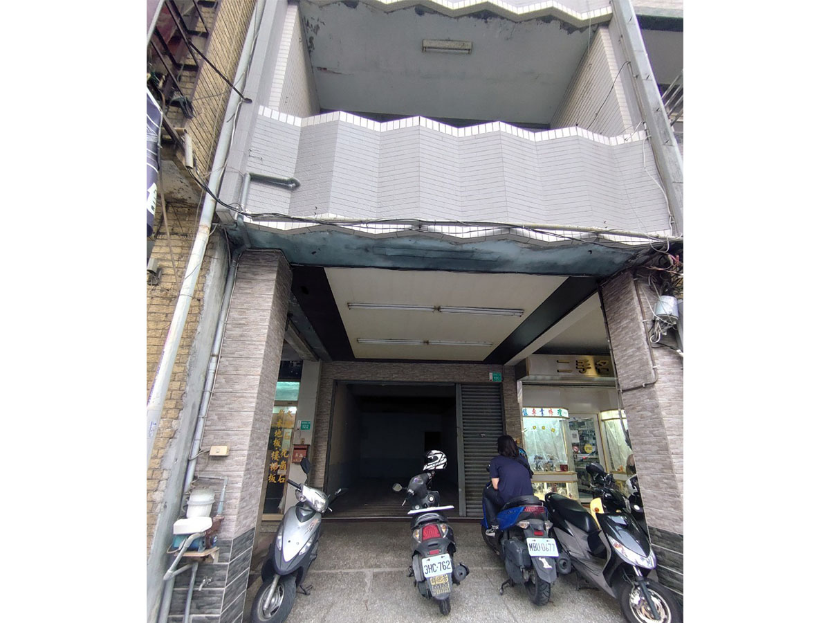 台南金華路老屋透天街邊立面施工前現況